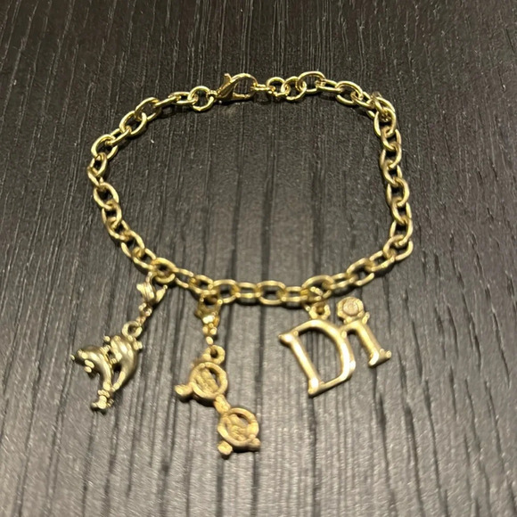 Diamonds International gold chain dolphin, sunglasses, logo charm bracelet. New. - Picture 2 of 2